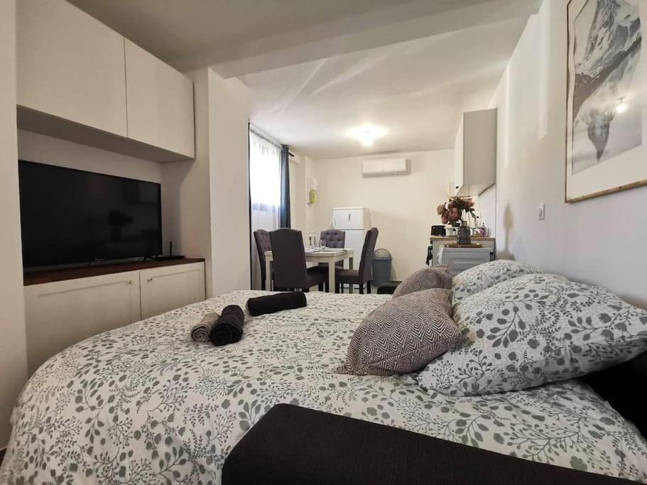 L'Elegant Duplex - Clim I Wifi I Proche Du Centre-Ville Miramas Ngoại thất bức ảnh