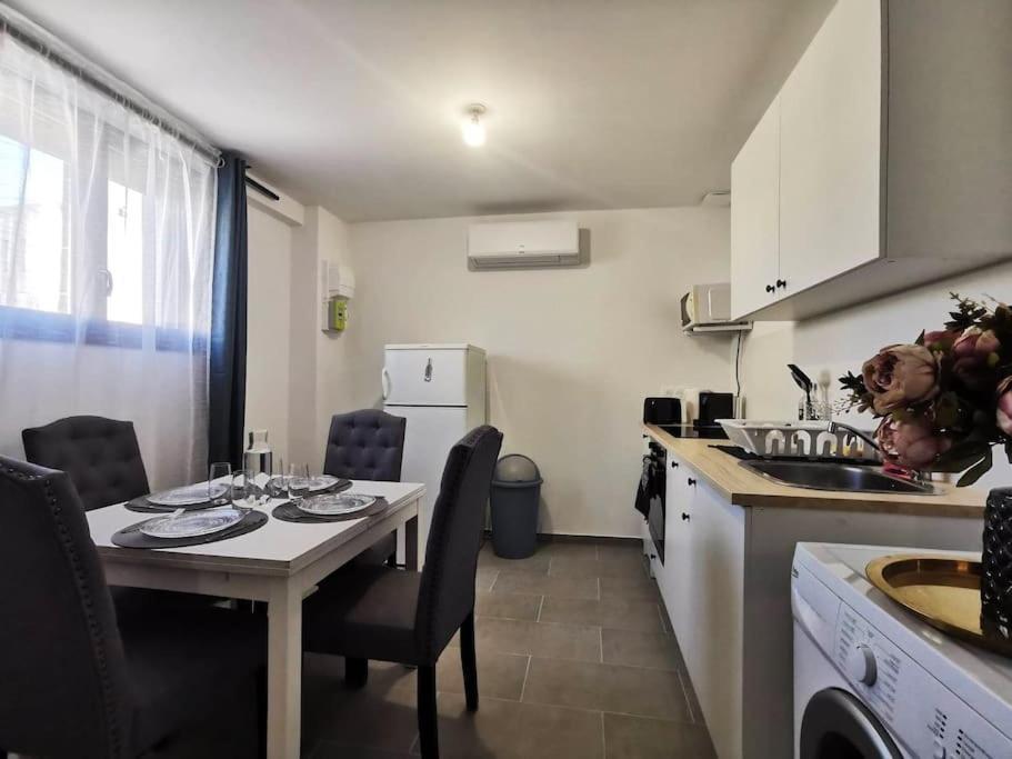 L'Elegant Duplex - Clim I Wifi I Proche Du Centre-Ville Miramas Ngoại thất bức ảnh